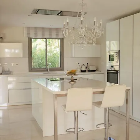 Villa Magnificent On The Beachfront Malaga *