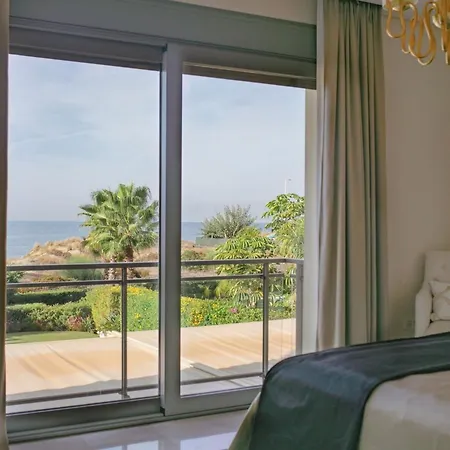 Villa Magnificent On The Beachfront Malaga *